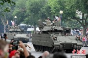 六夫独宠美国纪念陆军成立250周年阅兵仪式在华盛顿举行